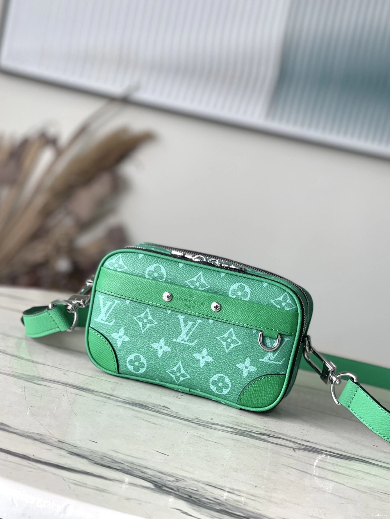 LOUIS Nano Alpha-11.0*18.5*6.5CM VUITTON 0728